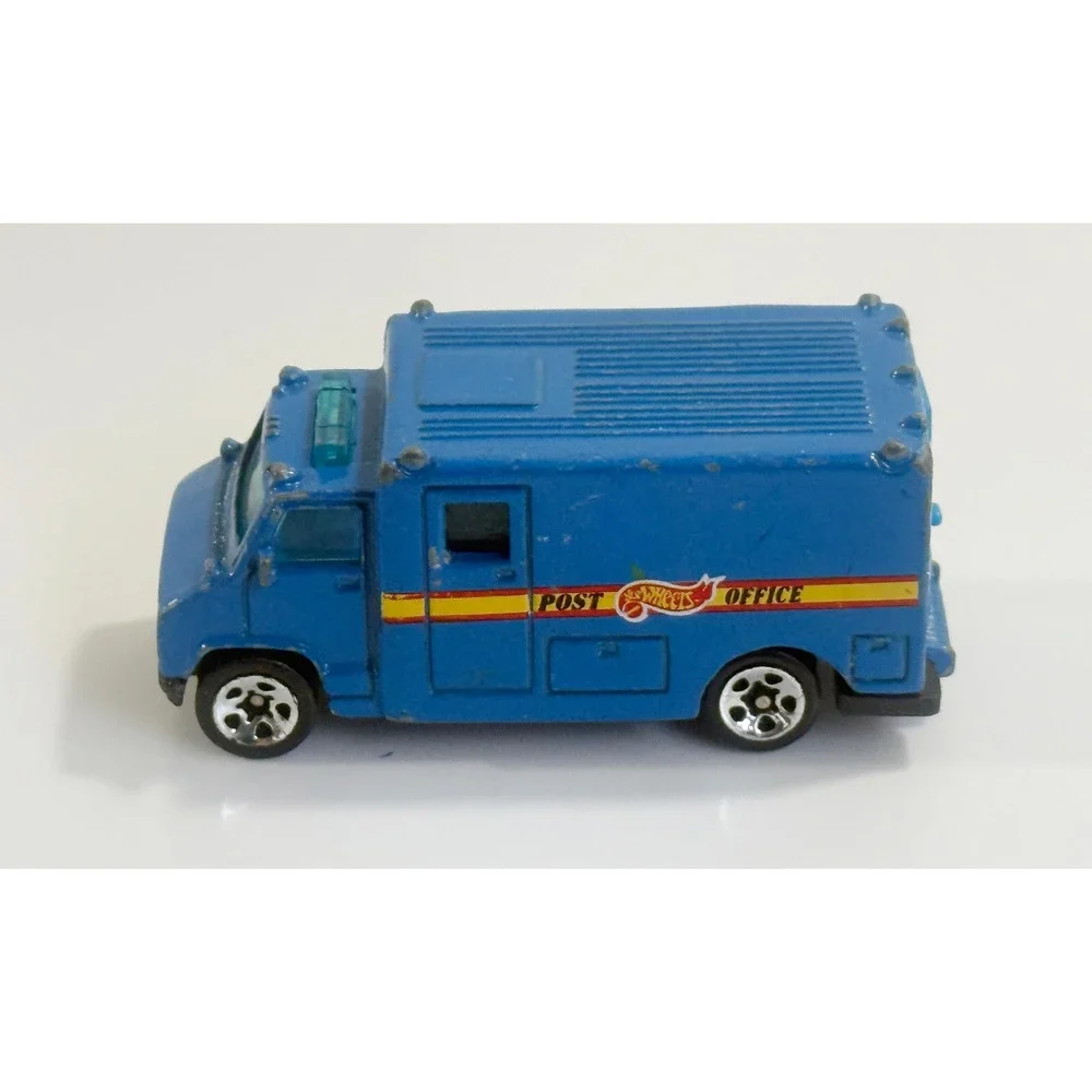RARE Vintage 1998 Hot Wheels Downtown Center Playset Post Office Ambulance Truck